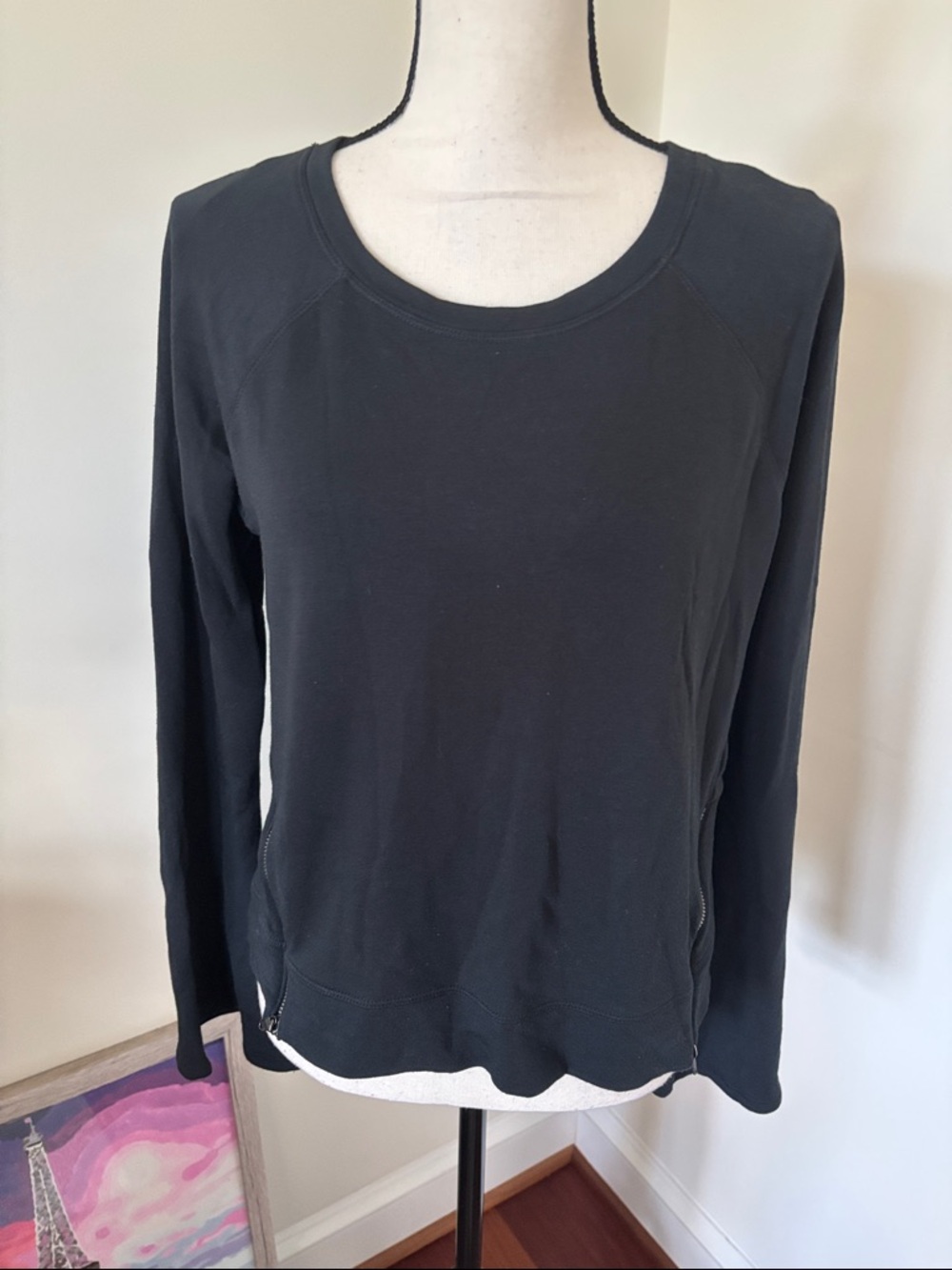 Women's Black Long-Sleeve Crewneck Top